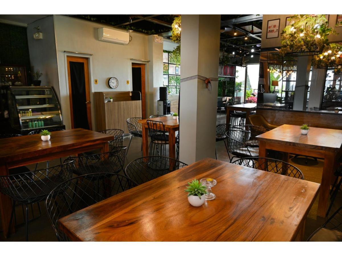 تاجيتاي Capital O 890 Nami Hotel Tagaytay المظهر الخارجي الصورة