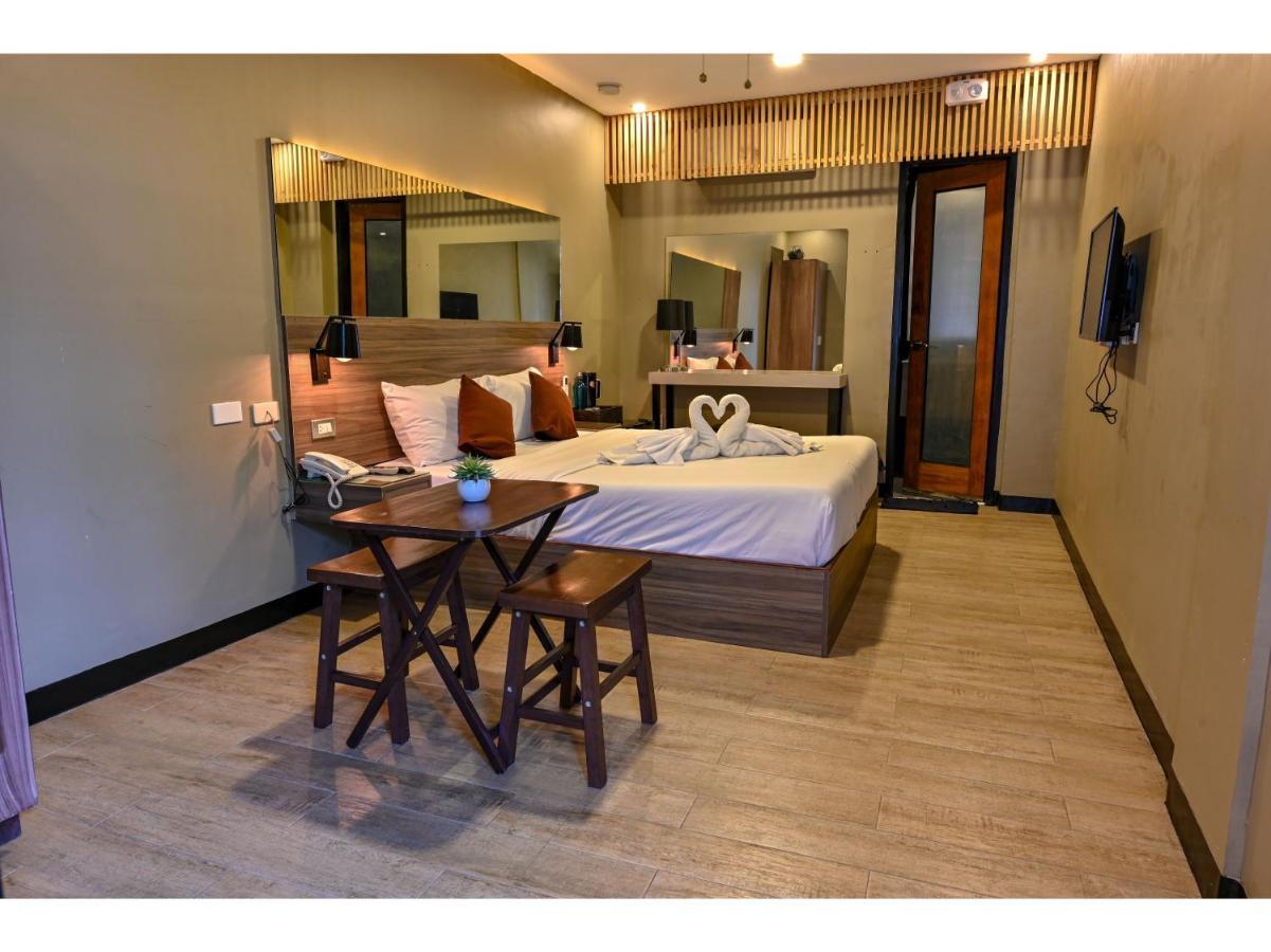 تاجيتاي Capital O 890 Nami Hotel Tagaytay المظهر الخارجي الصورة